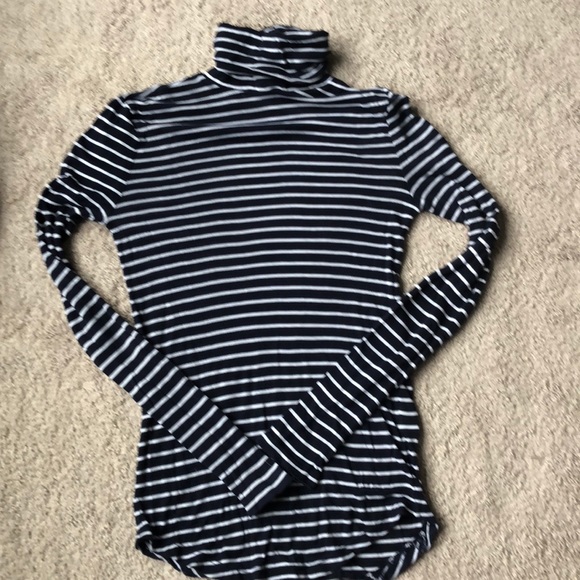 10 percent cashmere turtleneck tshirt - Picture 2 of 2